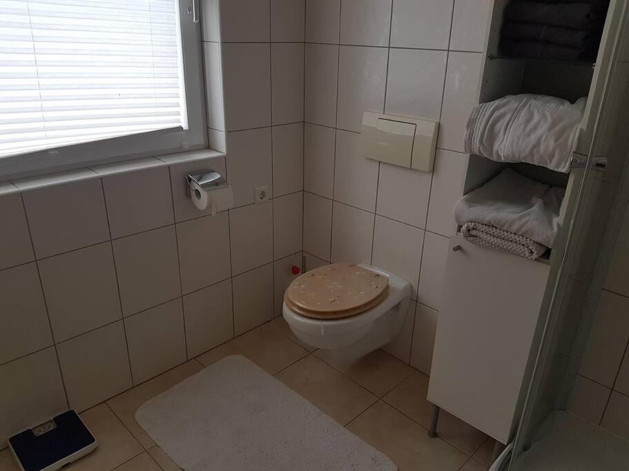 Апартаменты Ebenerdig Mit Terrasse & Garten, Wlan & Parkplatz! Self Check-In & Check-Out! Schwedenofen! Аугген Экстерьер фото