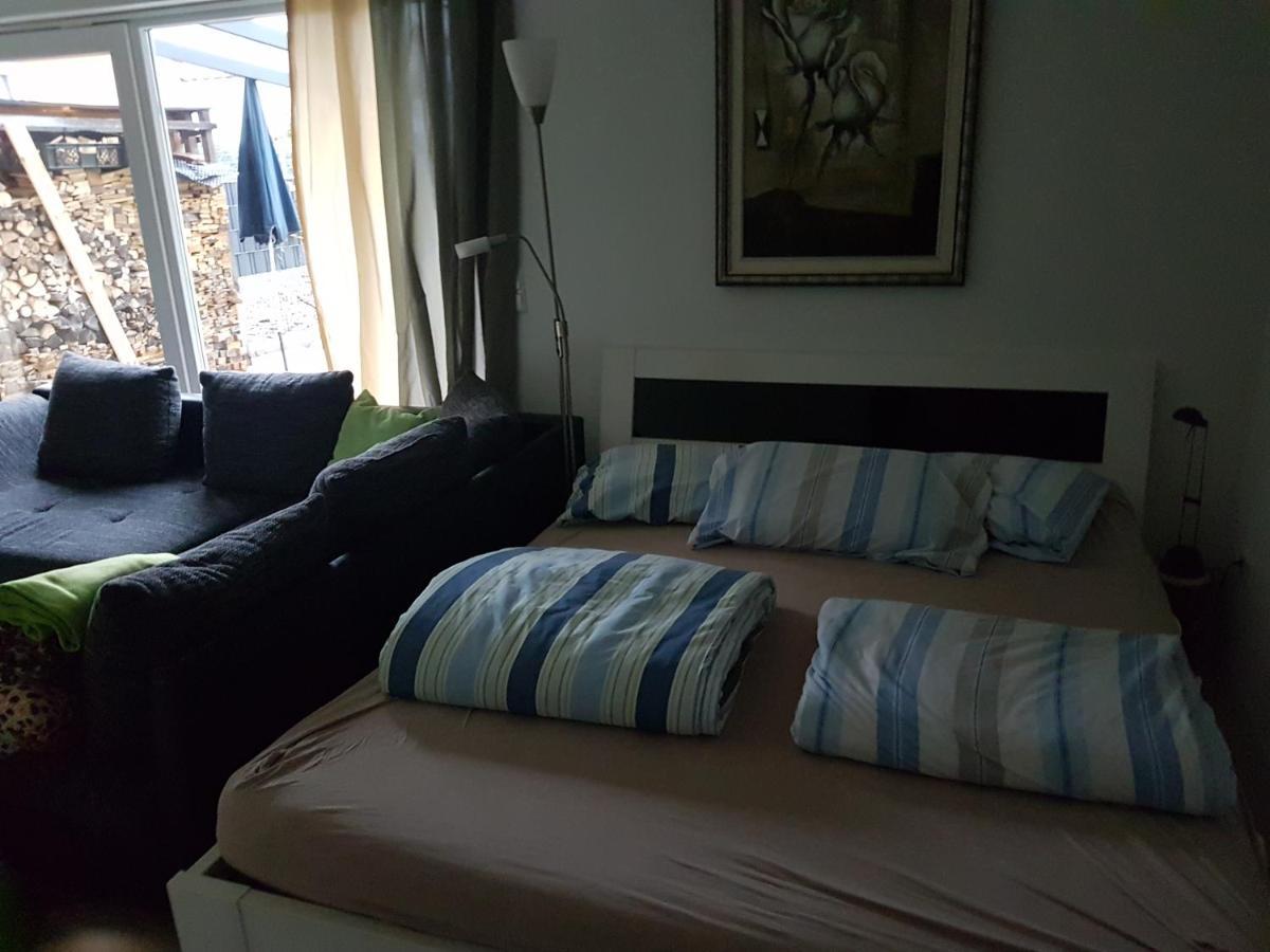 Апартаменты Ebenerdig Mit Terrasse & Garten, Wlan & Parkplatz! Self Check-In & Check-Out! Schwedenofen! Аугген Экстерьер фото
