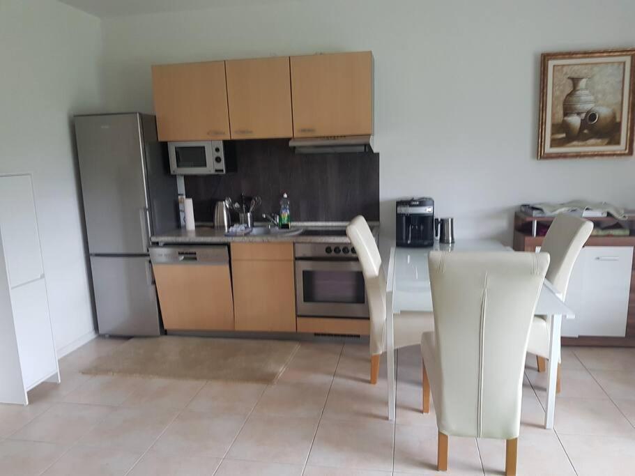 Апартаменты Ebenerdig Mit Terrasse & Garten, Wlan & Parkplatz! Self Check-In & Check-Out! Schwedenofen! Аугген Экстерьер фото