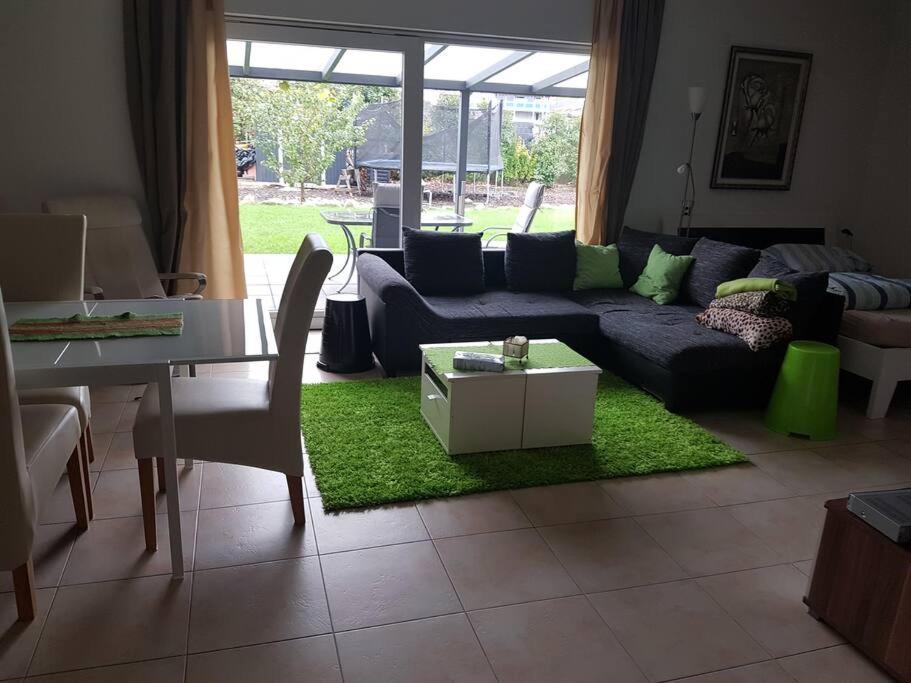 Апартаменты Ebenerdig Mit Terrasse & Garten, Wlan & Parkplatz! Self Check-In & Check-Out! Schwedenofen! Аугген Экстерьер фото