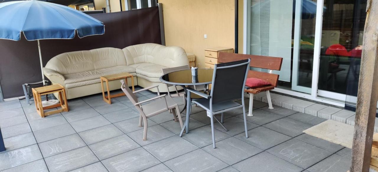 Апартаменты Ebenerdig Mit Terrasse & Garten, Wlan & Parkplatz! Self Check-In & Check-Out! Schwedenofen! Аугген Экстерьер фото